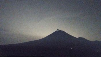 Gunung Semeru Beberapa Kali Erupsi Kamis Malam