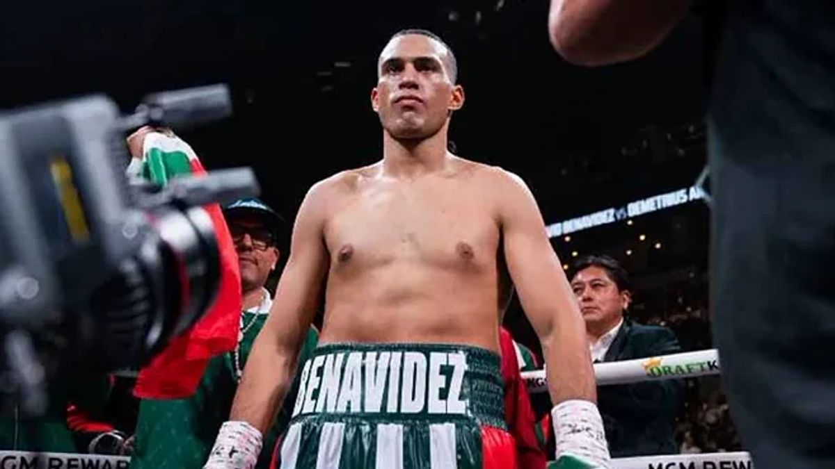 在击败Zurdo Ramirez后，大卫·贝纳维德斯挑战了Canelo Alvarez和Dmitry Buvol