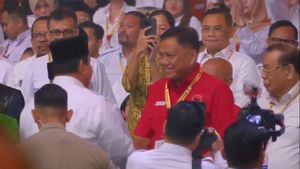 Prabowo Sapa和PDIP代表在Gerindra周年纪念日的拥抱时刻