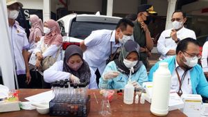 Waspada Saat Beli Takjil, Petugas Dinkes Kediri Temukan Boraks di Jajanan Pasar