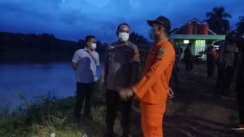 SAR Team Looking For Man Who Jumped From Bungo Jambi Bridge