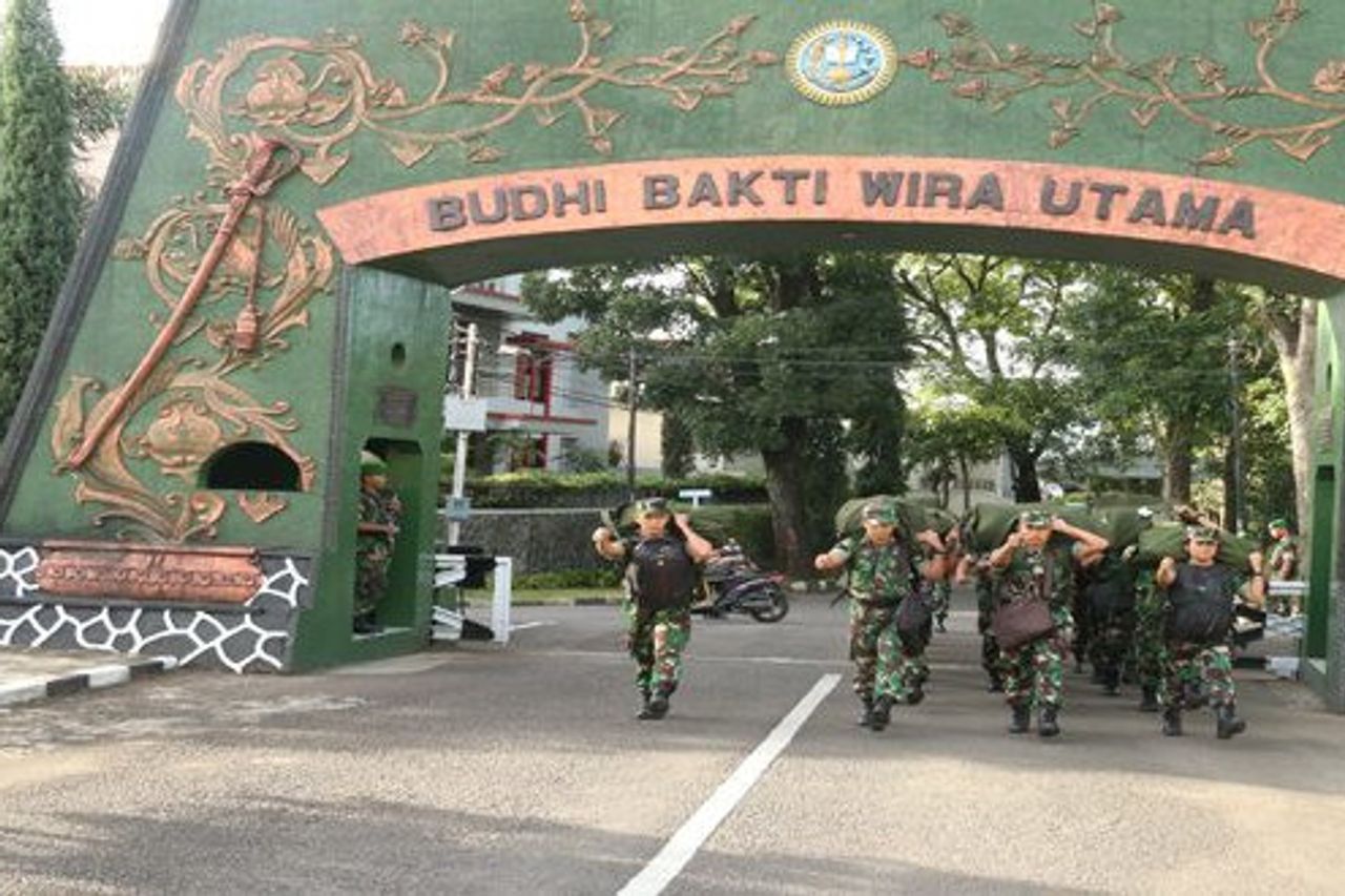 オブザーバーは、状況を過小評価しているため、インドネシア軍のCOVID-19スプレッドクラスターの出現を呼び出します
