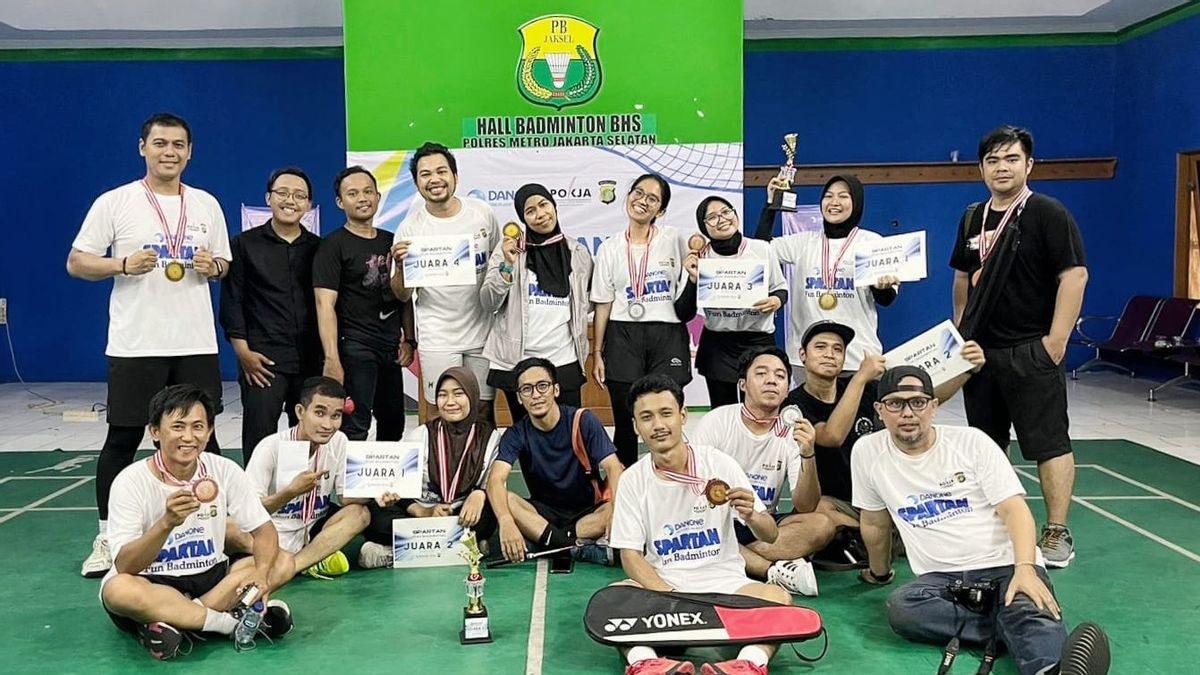 بدعم من Danone Indonesia ، Pokja Wartawan Jaksel Sukses Gel Spartan Fun Badminton 2023
