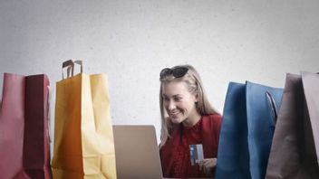 Experts Share Tips So That People Are Not Fooled By AI When Shopping Online