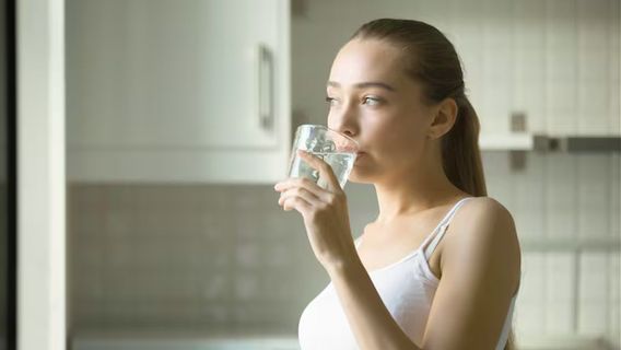 適切な水を消費することの利点, 解毒するための液体のニーズを満たす