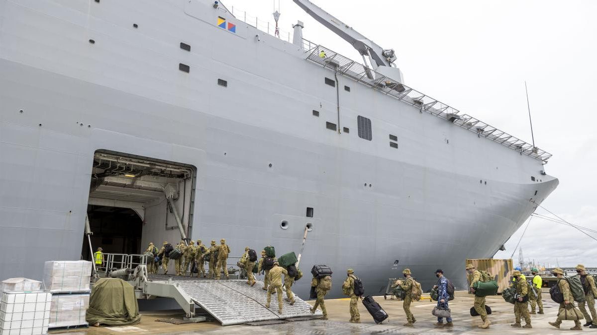 23 Membres Du Personnel Du Navire De Guerre Australien HMAS Adelaide Transportant De L’aide Aux Tonga Infectés Par La COVID-19 