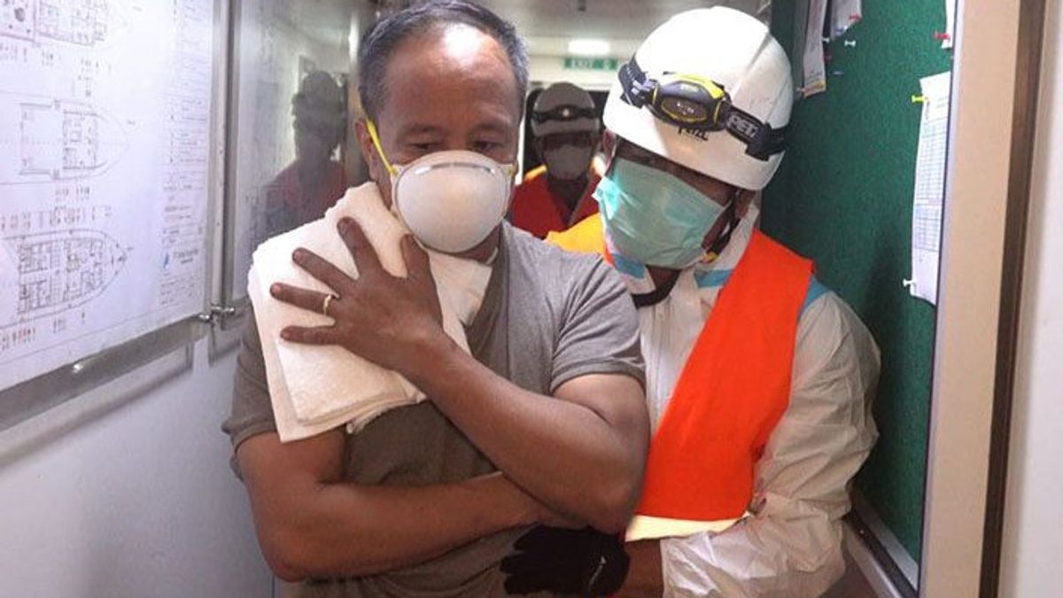 班达亚齐特别行政区小组疏散菲律宾人，在工作事故中受伤的油轮