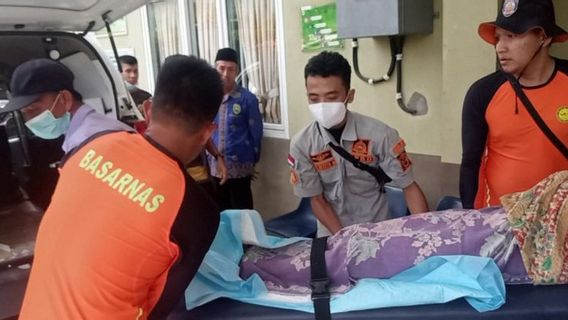 Dragged By The Bandang Lahat Flood, South Sumatra, The Body Of A 6th Grade Elementary School Boy Was Found 90 Km From A Lost Location