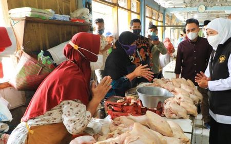 Khofifah Pantau Harga Bahan Pokok di Pasar: Harga Daging Naik, Telur dan Cabai Turun