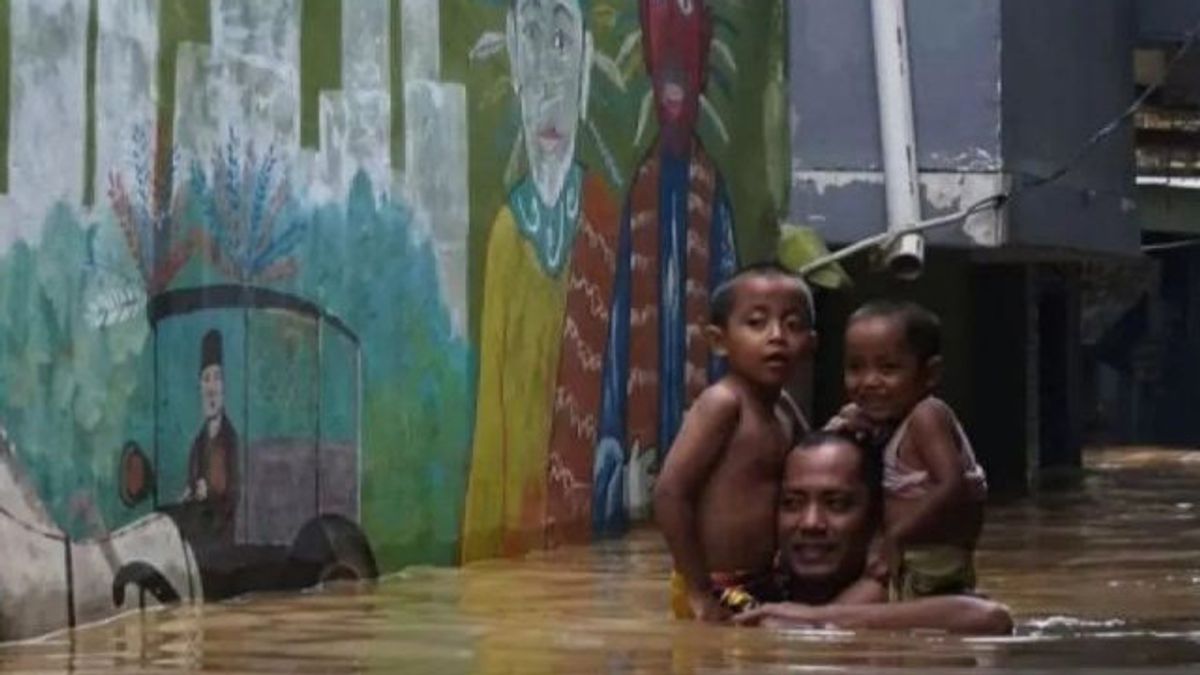 ケボンパラジャクティムの住民の何百もの家が降雨のために水没しました