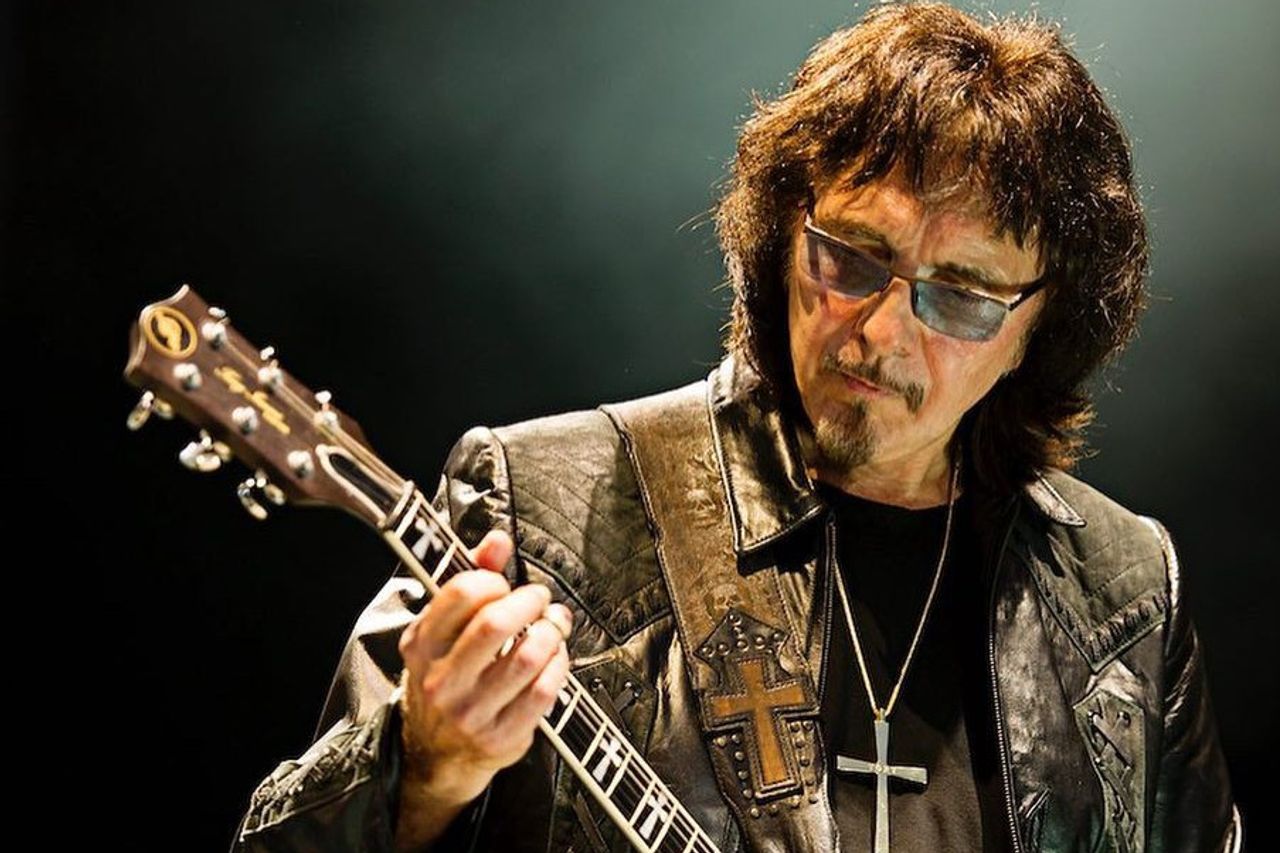 ブラック・サバスのギタリスト、トニー・アイオミがスタジオに