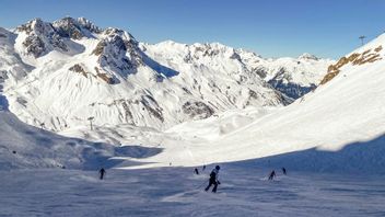 フランスアルプスで雪崩に巻き込まれたスキーヤー3人が死亡