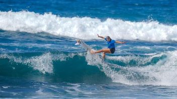 Selain Sirkuit Mandalika untuk Balapan, Lombok Juga Punya Pantai Seger buat Para Pecandu Adrenalin <i>Surfing</i>