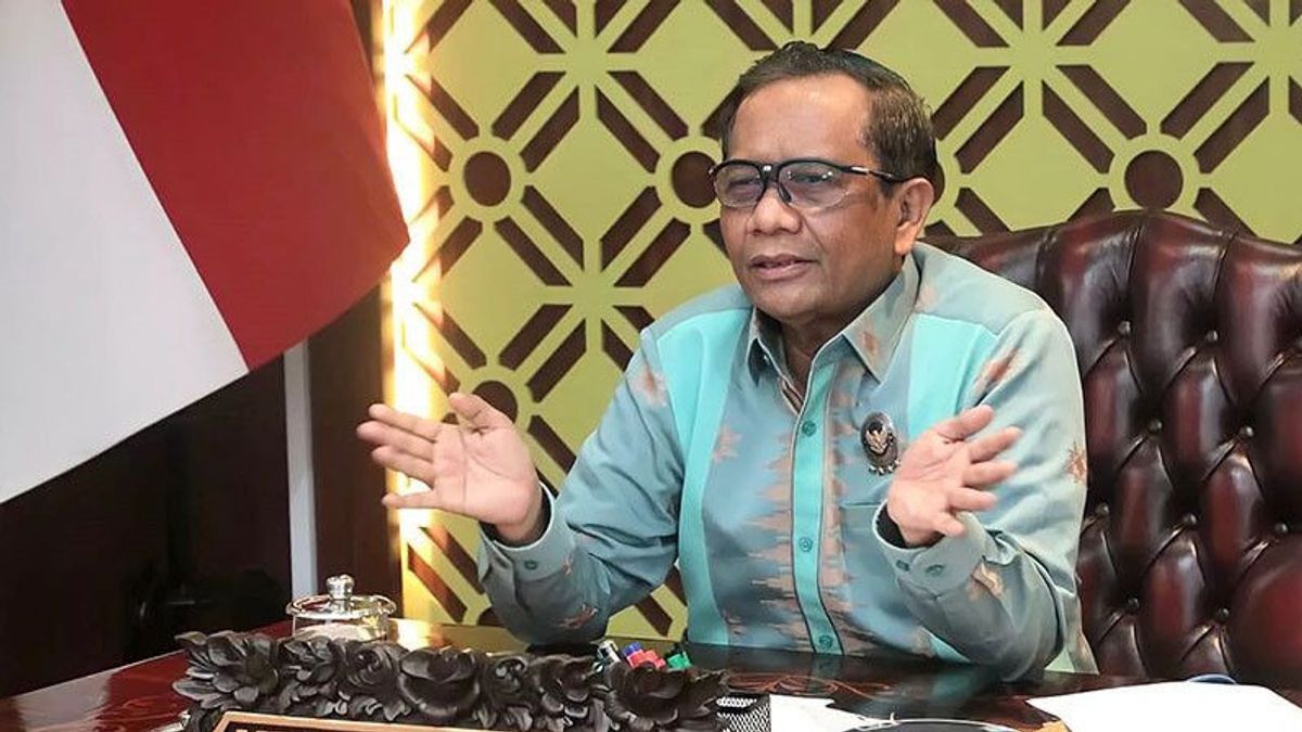 Mahfud MD Tetap Rapat Sampai Malam Meski Isoman Akibat Positif COVID-19 Usai Ibadah Haji