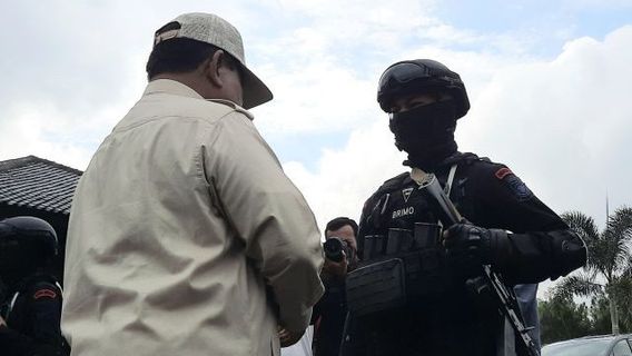 プラボウォ国防相は、強力な国には優れた警察が必要だと述べた。