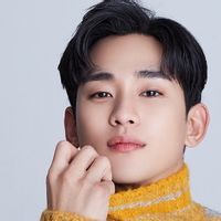 Lucunya Kim Soo Hyun Ikut Celeb Challenge Milik IU