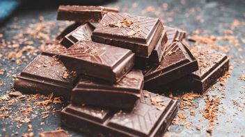 Is It True That Regular Black Chocolate Consumption Can Help Reduce Diabetes Risk?