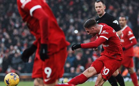 Nyaris Gagal Lagi, Liverpool Kalahkan Fulham dan Geser Man City