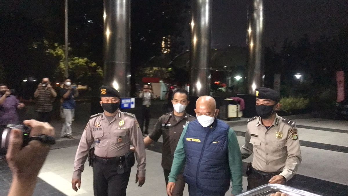 Arrested By The KPK, Bekasi Mayor Rahmat Effendi Was Silent When He Arrived At The KPK