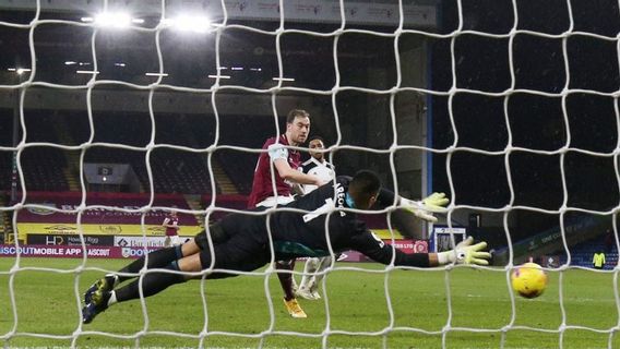 Berbagi Angka dengan Burnley di Turf Moor, Fulham Tetap di Zona Degradasi