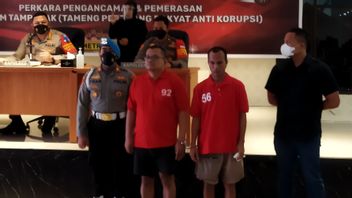 Des Membres De La Police De Squeeze Et Deux Membres D’ONG De Tamperak Utilisent De L’argent Pour Leur Usage Personnel