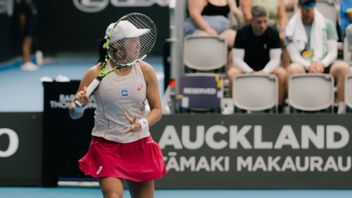 ジャニスはホバート・インターナショナル・ツアーの第1ラウンドで直ちに帰国