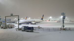 Hujan Salju Sebabkan Penundaan dan Pembatalan Penerbangan di Empat Bandara London