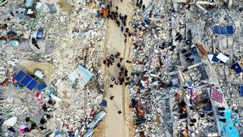 土耳其地震造成数万人丧生，数千座建筑物被毁，专家强调建筑质量