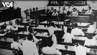 Pada tanggal 18 agustus 1945, ppki telah menetapkan dan mengesahkan konstitusi pertama bangsa indonesia. konstitusi yang dimaksud adalah