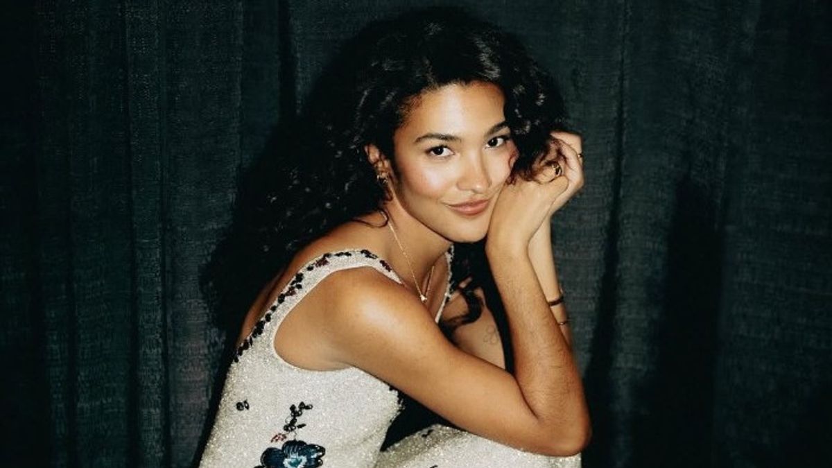 Olivia Dean brise le record de la chanteur britannique, devient la première femme soliste avec quatre chansons dans le top 10