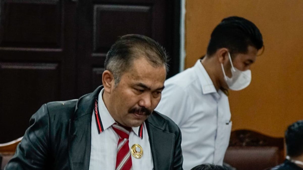 为了加强检察官的起诉，Kamaruddin Simanjuntak为PN Jaksel法官带来了新证据