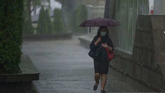 今日のジャカルタの天気予報:いくつかの地域で小雨から雷まで