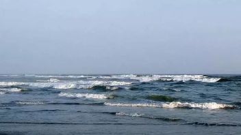 BMKGは沿岸コミュニティに5月6-6日の6メートルまでの高波に注意するよう促します