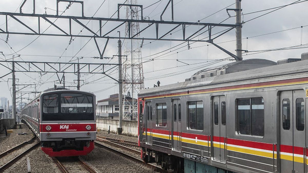 Pendant une semaine, la gare de Pondok Rajeg sert plus de 8 000 utilisateurs de KRL