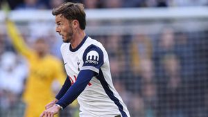 Maddison Cedera Parah dalam Laga Pramusim Tottenham vs Newcastle