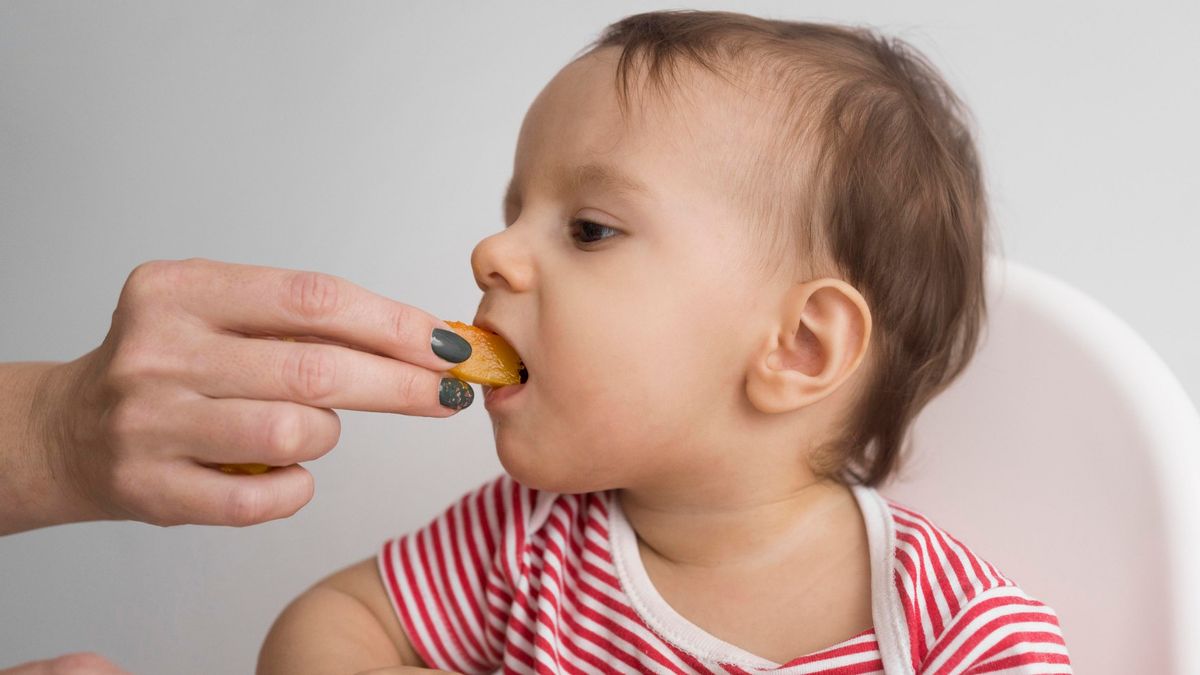 5 Cara Memperkenalkan Makanan Pendamping ASI pada Bayi 6 Bulan
