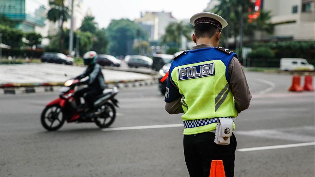 Cegah Penyebaran COVID-19, Polda Jatim Bakal <i>Sweeping</i> Vaksinasi Pelaku Perjalanan