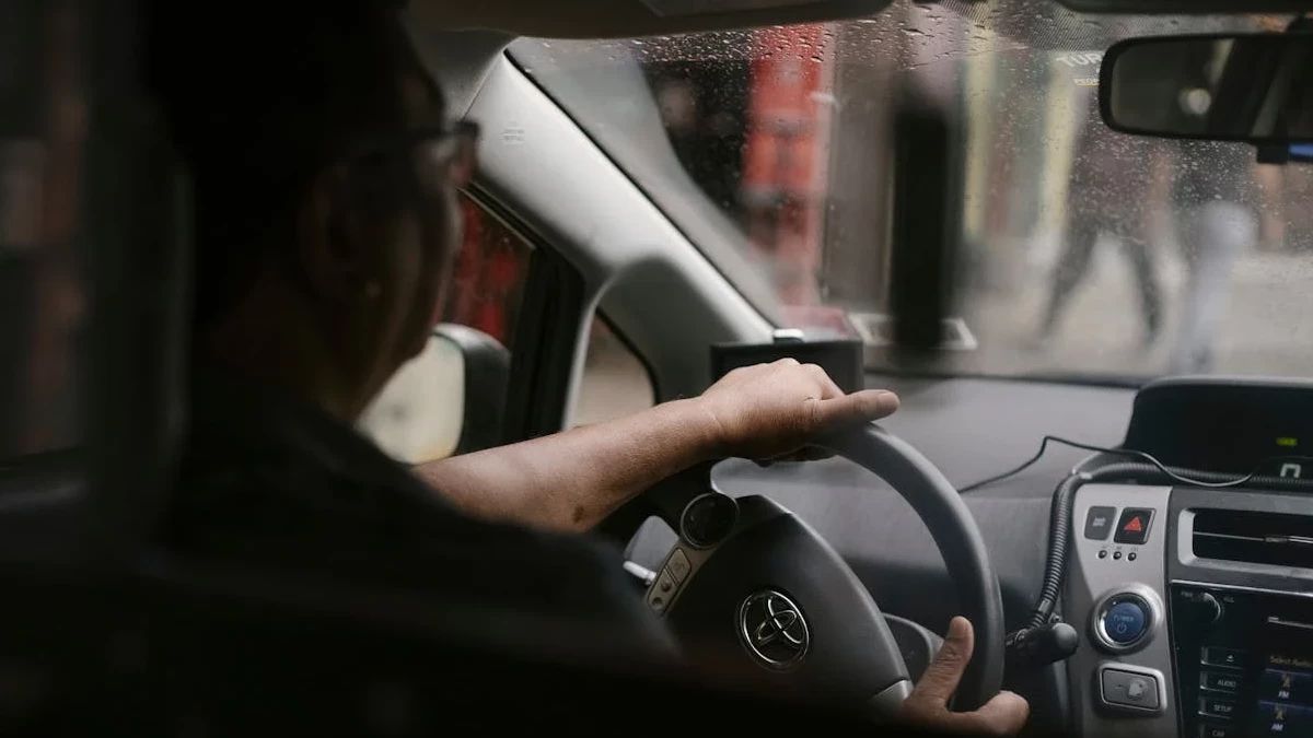 雨季の到来、これらは運転中の安全で快適なヒント