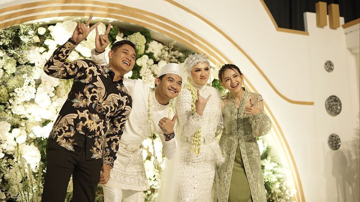 Unggah Momen Pernikahan dengan Gilga Sahid, Happy Asmara Bagi-bagi Rezeki