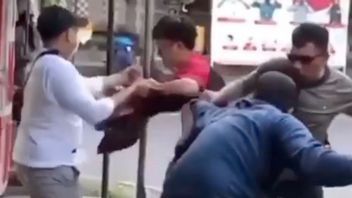 Viral! Video Pria Didenpasar Dipukul dan Hampir Diculik 3 Lelaki Saat Hendak Bayar DP Mobil 