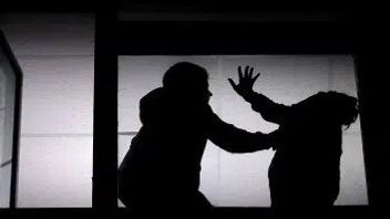 再次，债务收集者在卡里德雷斯欺负客户