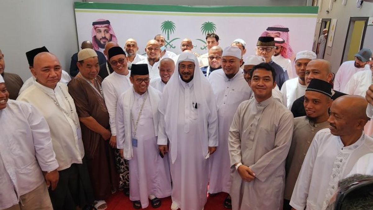 وزير المملكة العربية السعودية يزور مكتب الجماعة الإندونيسي ضيف الملك سلمان