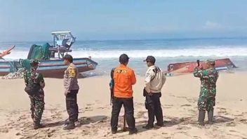 8 Crew Members Missing After 2 Ships Nelayaan Accident On The Blitar Coast