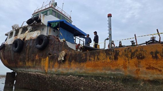 Pangkalan PLP Tanjung Uban Temukan Kapal Kandas Tanpa Awak di Bintan