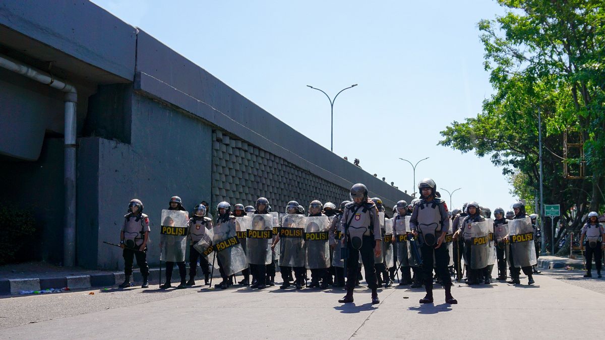 警方在暴乱示威后逮捕了数十人， 以拒绝 Dpr 的 Hip 法案