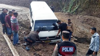 Longsor Badan Jalan di Aceh Barat Putuskan Akses Transportasi