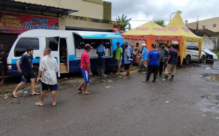 Bantu Pengurusan Adminduk Warga Terdampak Banjir di Banyuwangi, Dispendukcapil Buka Gerai Pelayanan di Lokasi Banjir