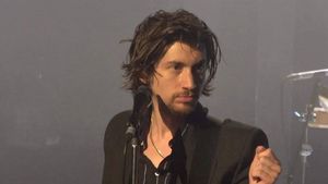 Nama Vokalis Arctic Monkeys, Alex Turner Mendadak Viral karena Penggemar Asal Indonesia