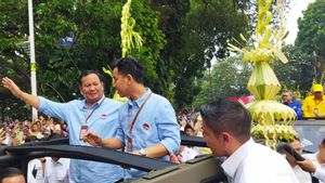 Pukul 11.00 WIB, Paslon Capres Prabowo -Gibran Tiba di Taman Suropati, Sapa Relawan dan Menuju Kantor KPU