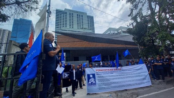 Massa BM PAN Demo Holywings di Medan, Pemko Medan Diminta Tinjau Izin Operasional